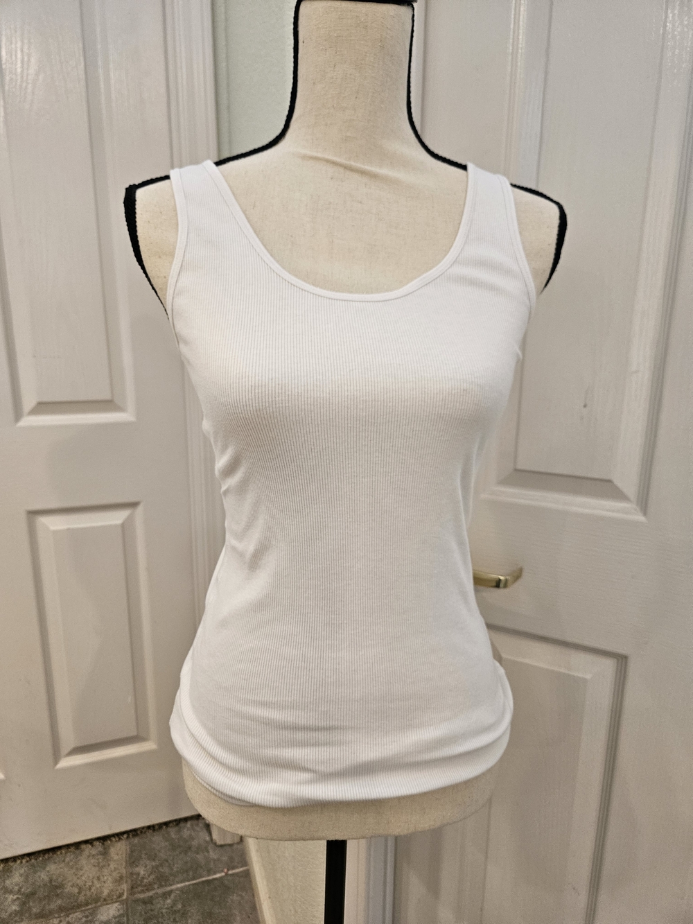 American Eagle Outfitters White Ribbed Scoop Tank